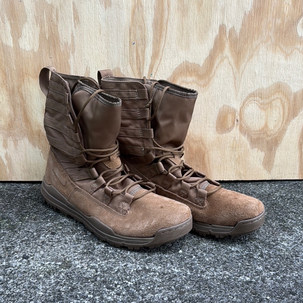 Nike Brown Rugged Boots with Suede Finish